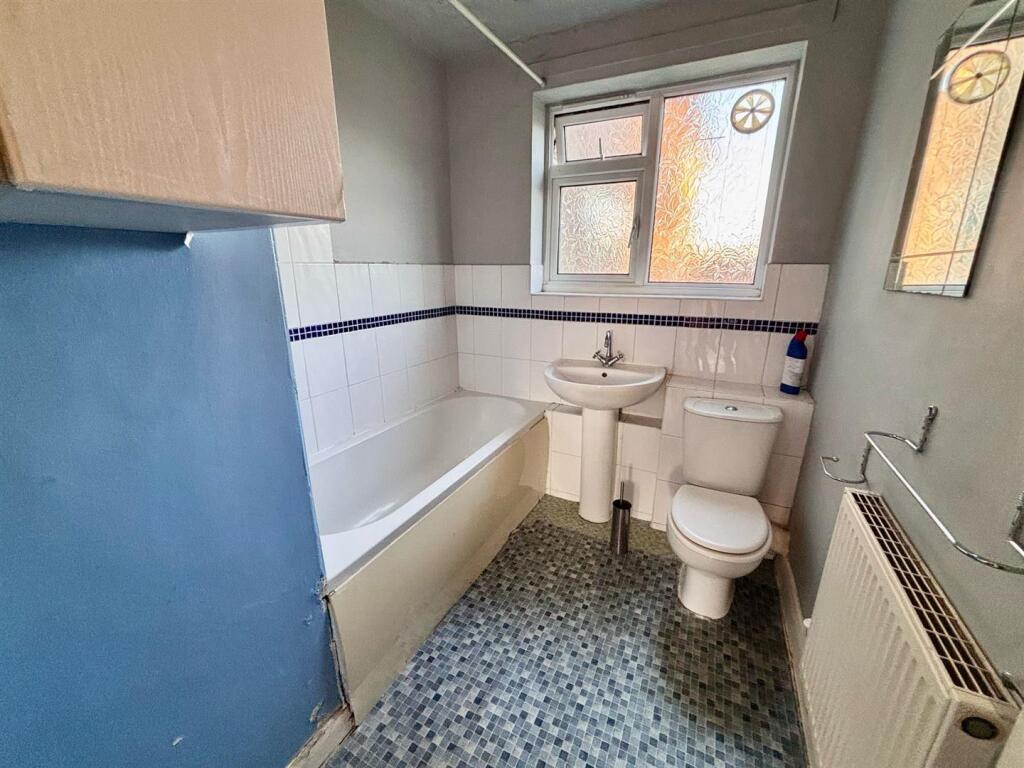 34RiversideBathroom.jpg