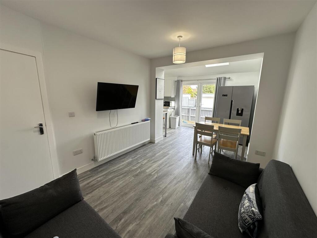 26 Bridgman Grove_Livingroom