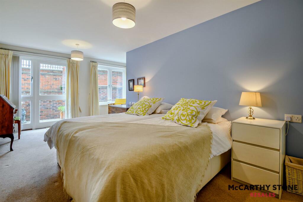 8605260-interior08-800.JPG