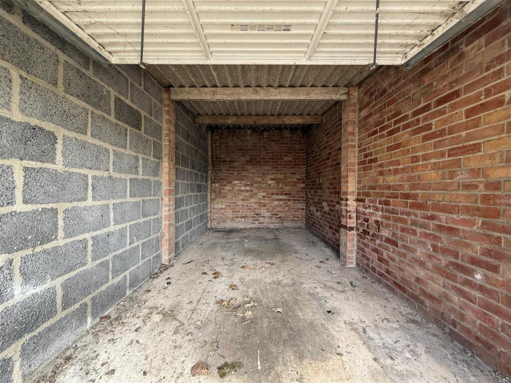 Garage off, Ridgeway Road (2).JPG