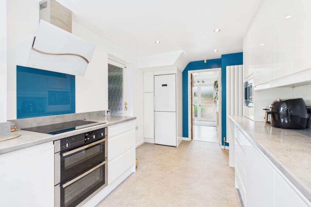 CAM03162G0-PR0244-STILL013