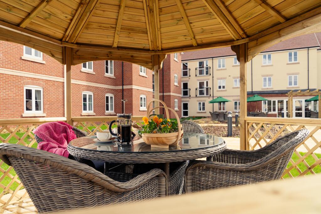 Knox Court Front - Communal Gardens  