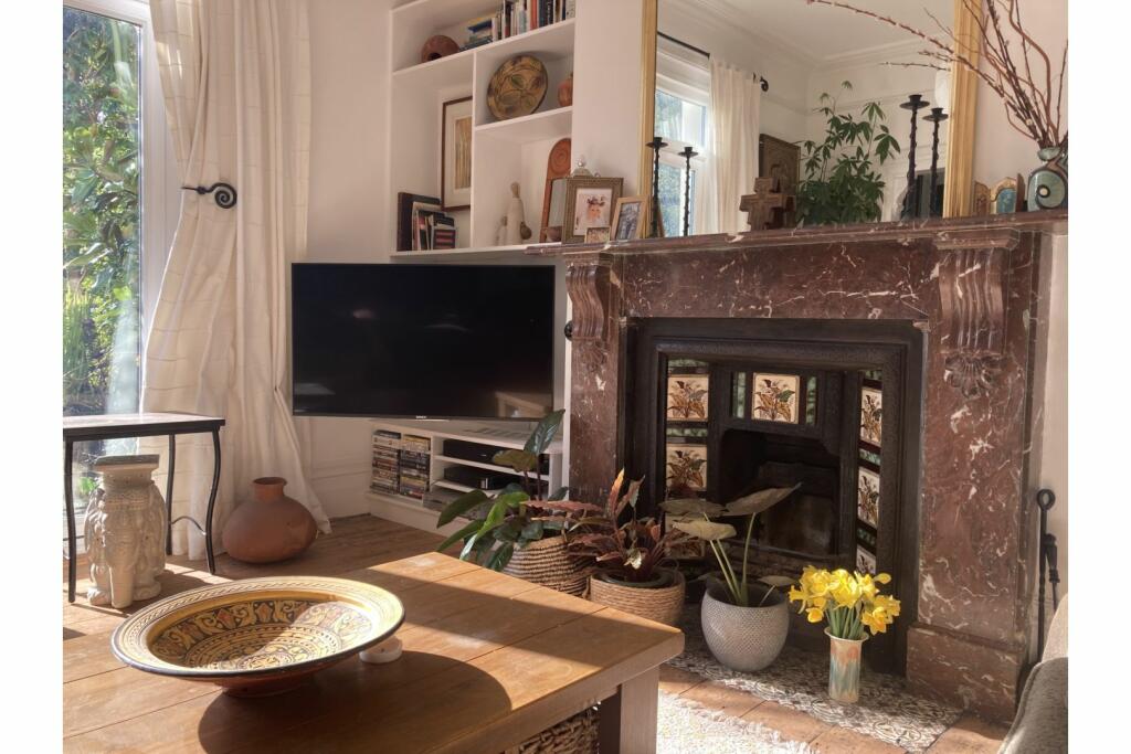 Lounge/Dining Room