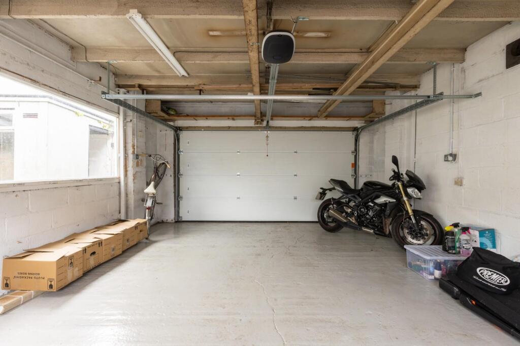 15 Guernsey Avenue, BS4-20.jpg