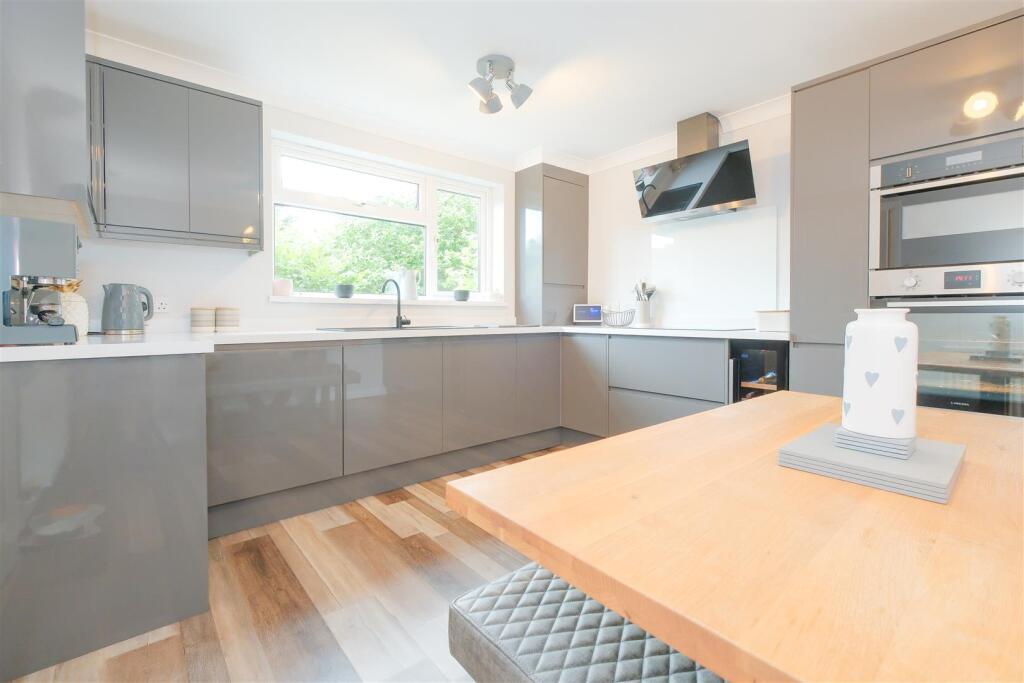 Hewitt Close 7.jpg