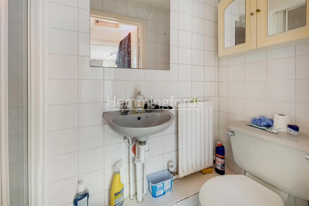 5_Shower Room-0.jpg