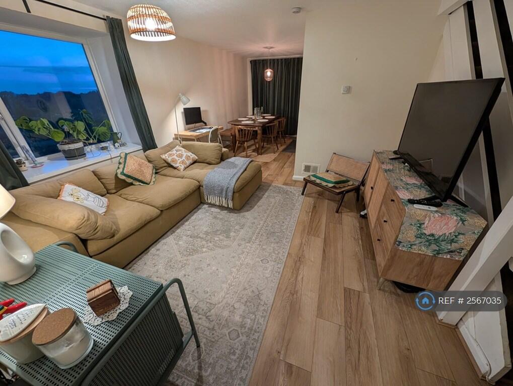 Lounge / Diner (With Views Over Epsom Downs)