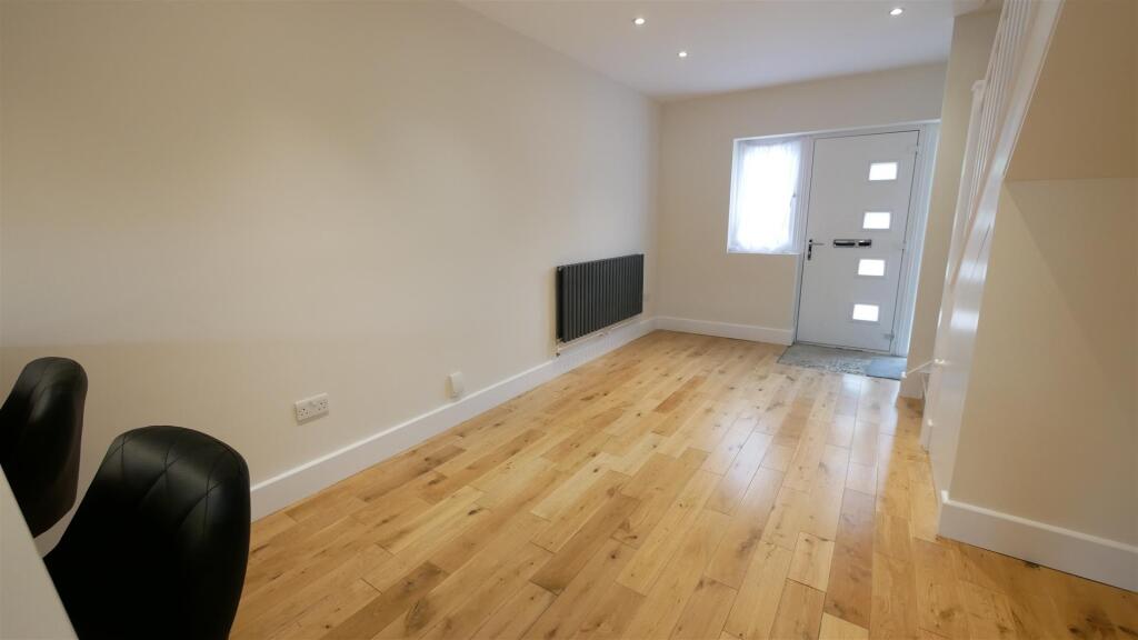 LIVING ROOM / OPEN PLAN KITCHEN