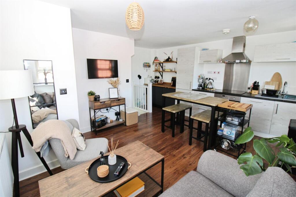 Lounge and Fitted Kitchen Area