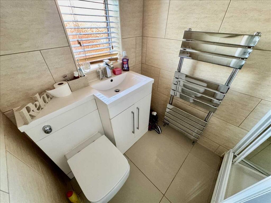 ENSUITE SHOWER ROOM