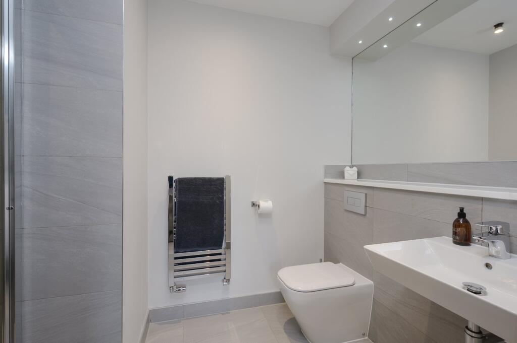 Bedroom 2 en suite