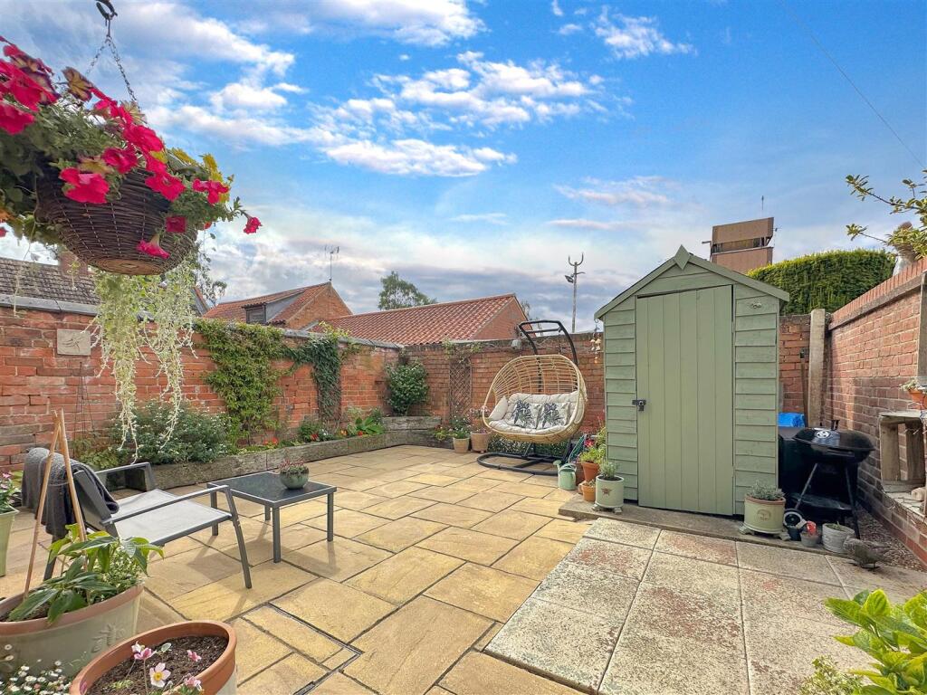 Private Garden 371