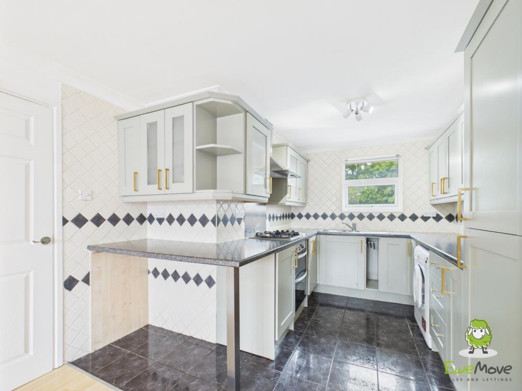 EweMove Bsingstoke Rubens Close Kitchen