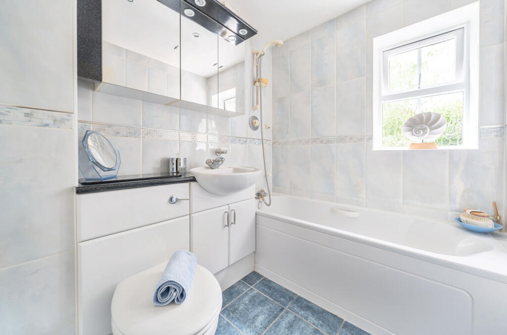 1309345-39-685d2c...