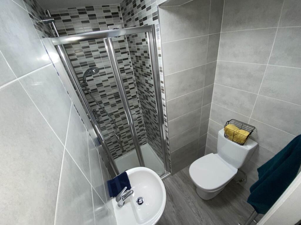 Bedroom 2 en-suite