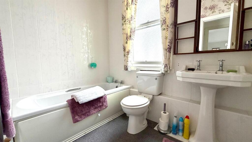 3-PIECE BATHROOM