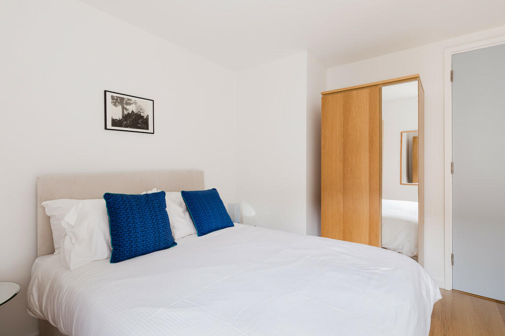 11 Victor Wharf, ...