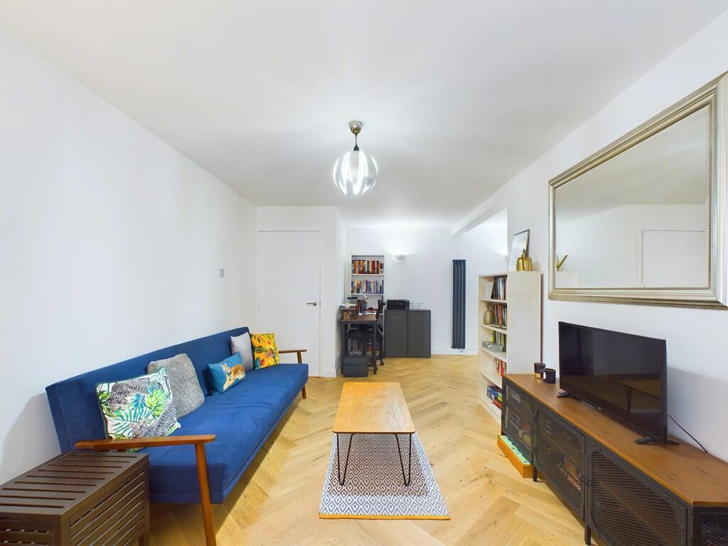 CAM03741G0-PR0060...