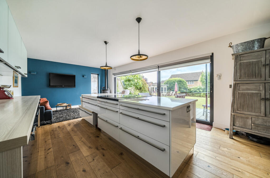 1306021-6-684204f...