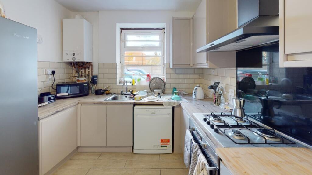 A functional and well-equipped kitchenette with...