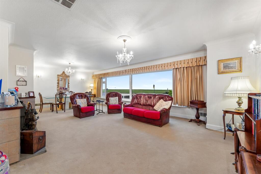 Margaret Road - Lounge (3)