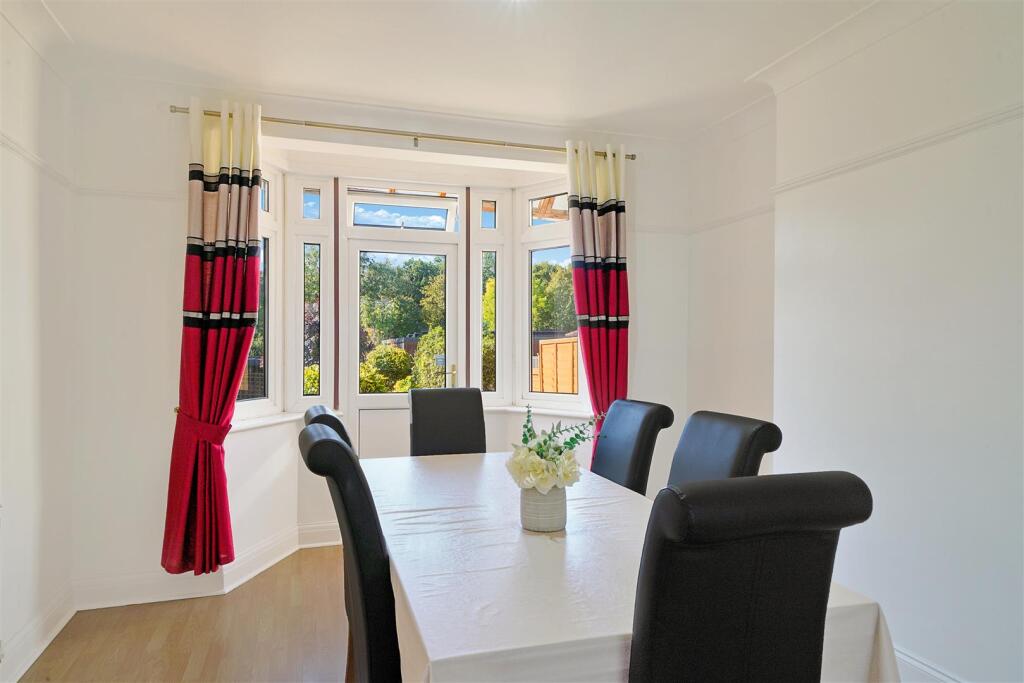 36 Cavendish Avenue - BUmCfP6LpZ3uPeajBD7f.jpg