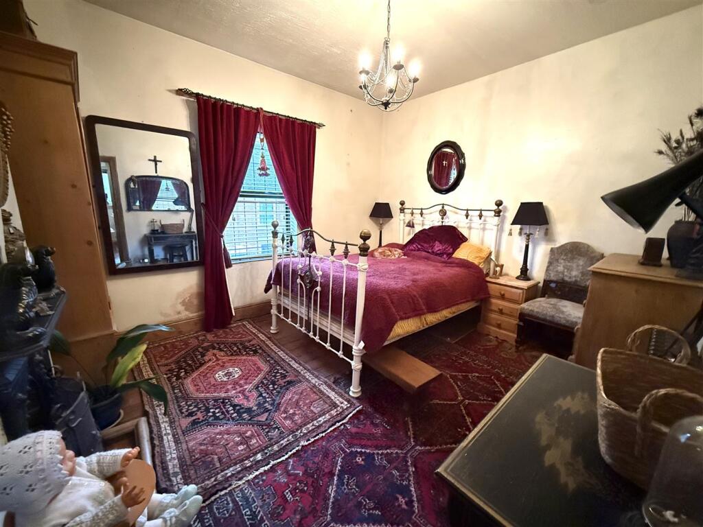 40 arch street bed r.jpeg