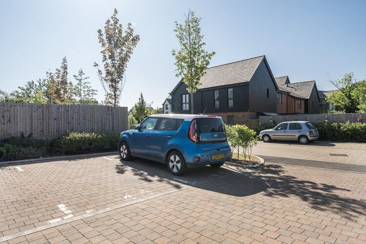 1293970 51 68248a3acc981 ARW