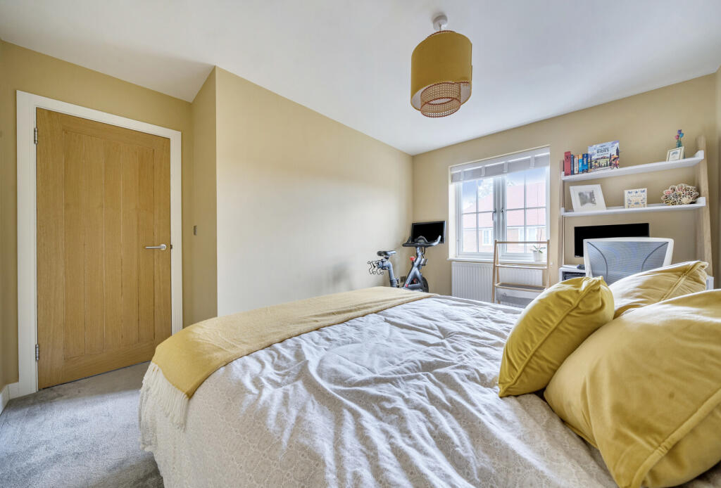 1356421-4-68d16a8...