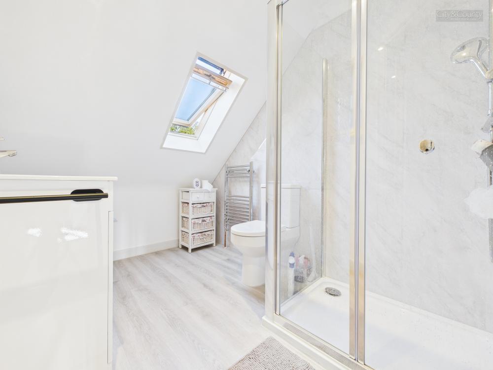 En-Suite to Master Bedroom