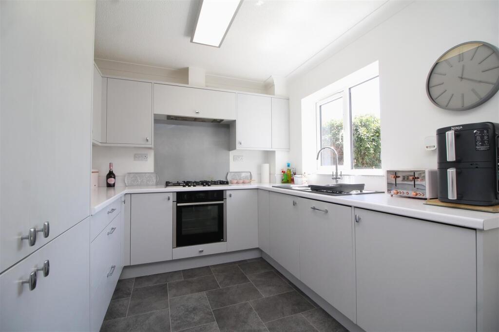 kitchen 1.JPG