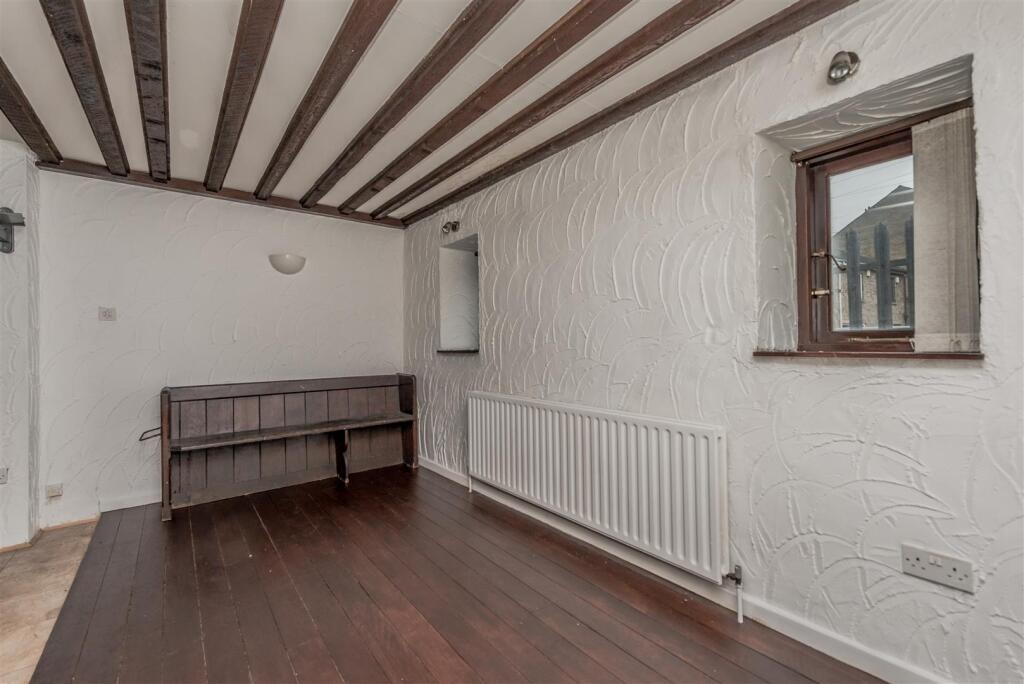 Fitted Dining Kitchen: