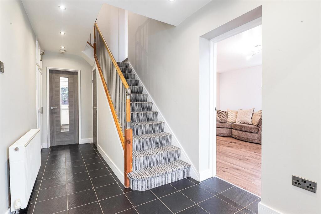56 Appledore Avenue (16 of 33).jpg