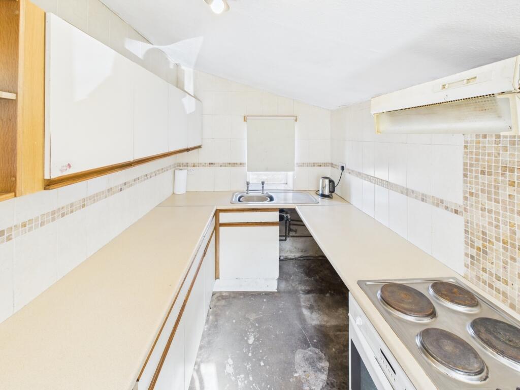 CAM04233G0-PR0015-STILL004