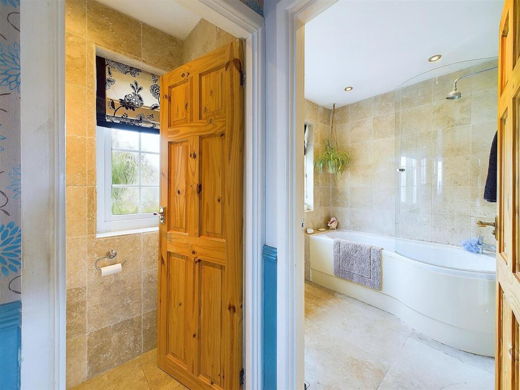 Bath and wc.