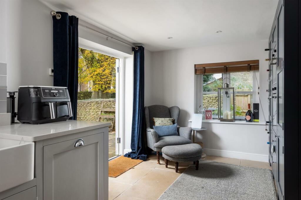 17 - 23 Querns Lane - GL7 1RL - Web.jpg
