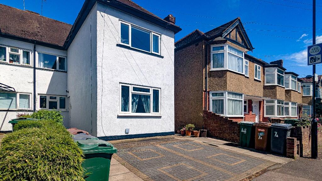 Queens Grove Road, North Chingford, London, E4