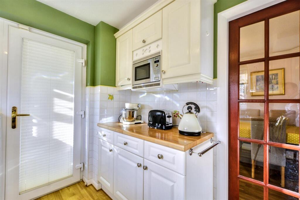 Kitchen_2.jpeg