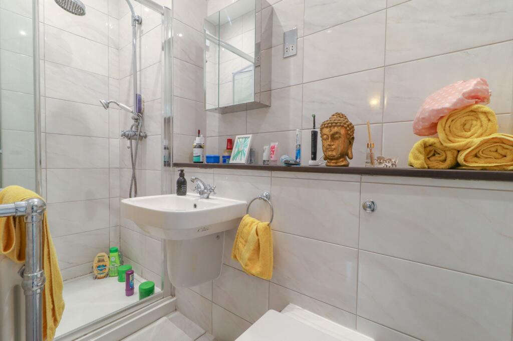 Master Bedroom En-Suite