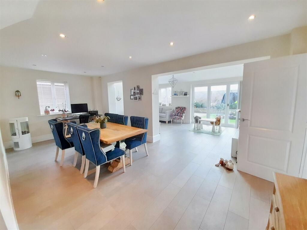 Dining room 1 new.jpg