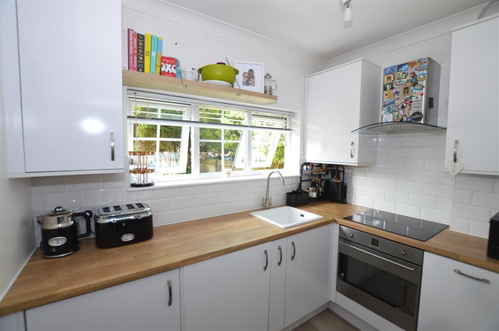 48 Bramley Close kit b.JPG