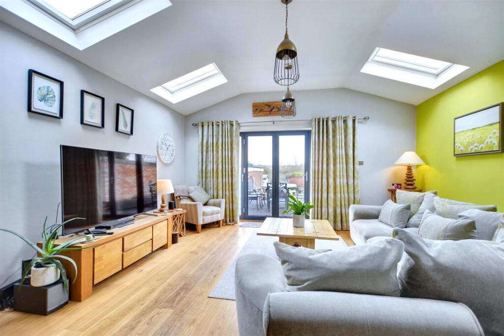 Sitting Room_1.jpeg