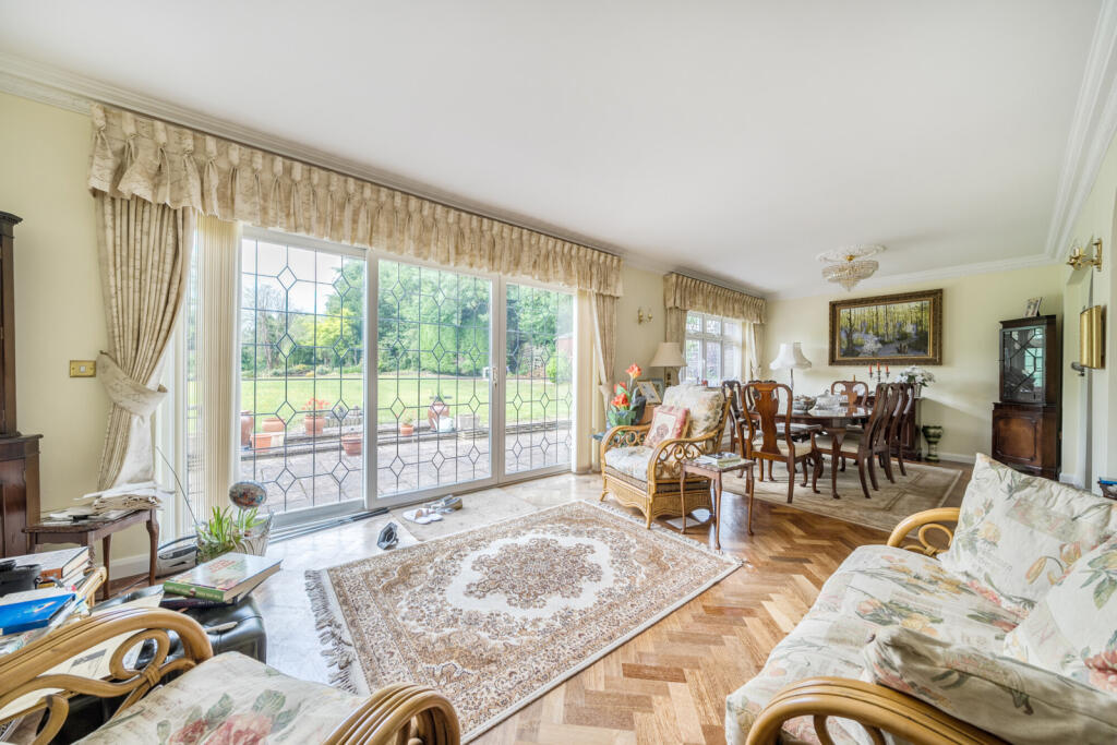 1301569-14-684812...