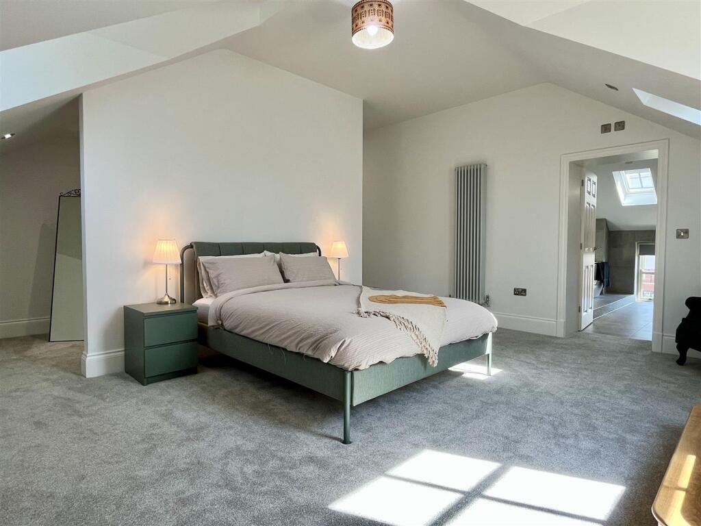 Master bedroom (1).jpeg