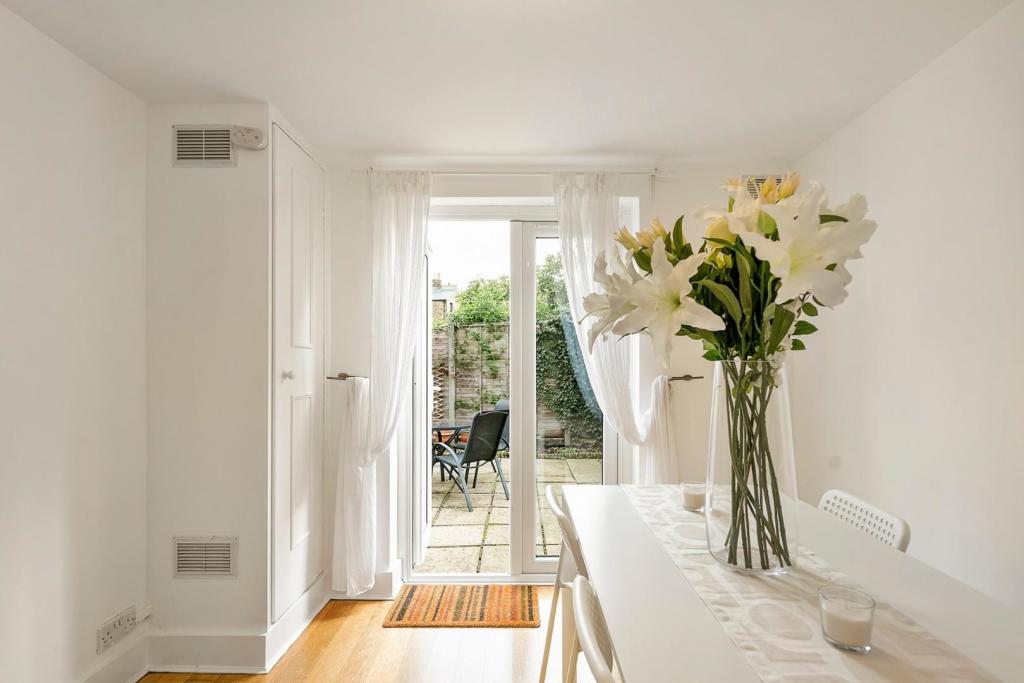 Dining Room.jpg