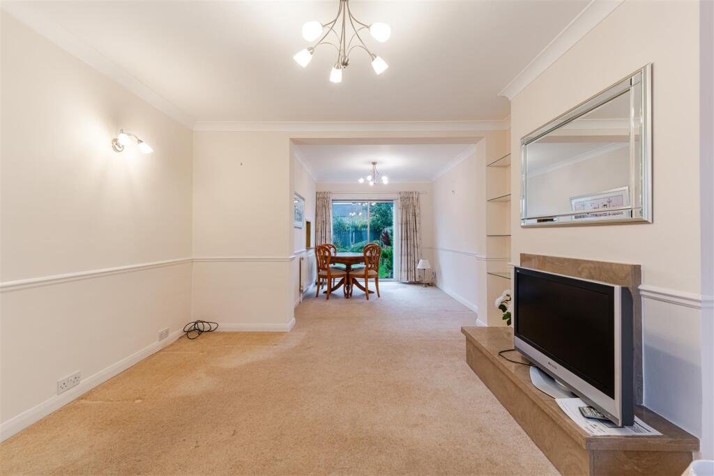 14 Lynton Close, Isleworth TW7 7ET-18.JPG
