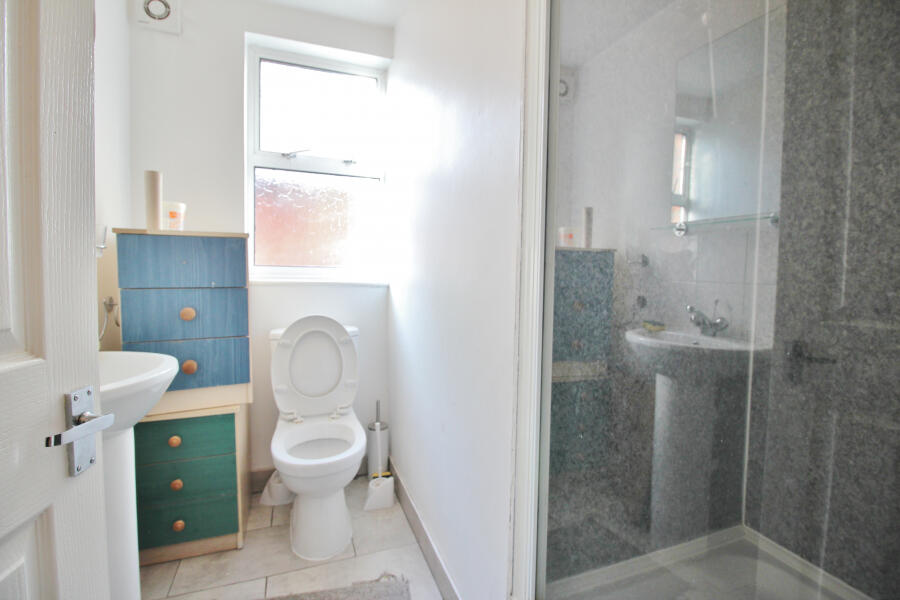 Shower Room x2