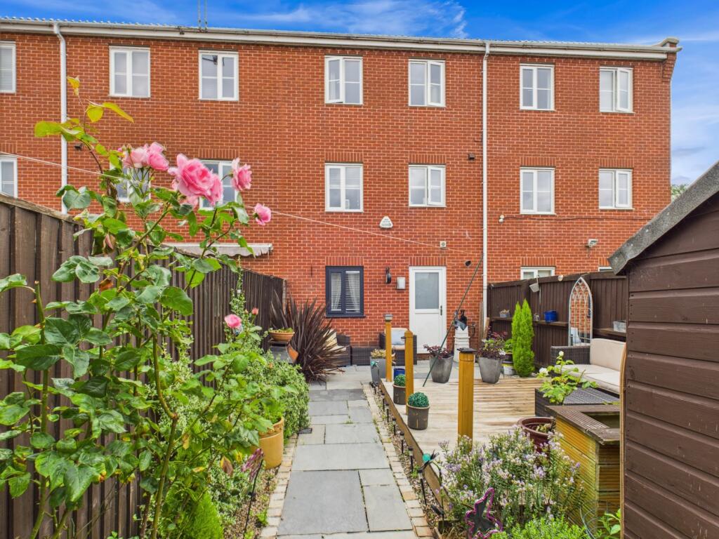 CAM03729G0-PR0088-STILL030