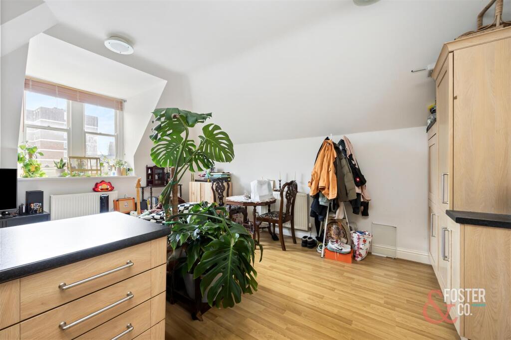 Third Avenue, 6, Flat 8-004.JPG