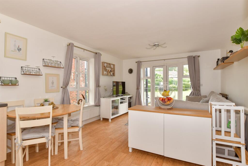 Kitchen/Lounge/ Dining Area